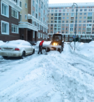 Уборка снега на территории ЖК и припаркованные автомобили